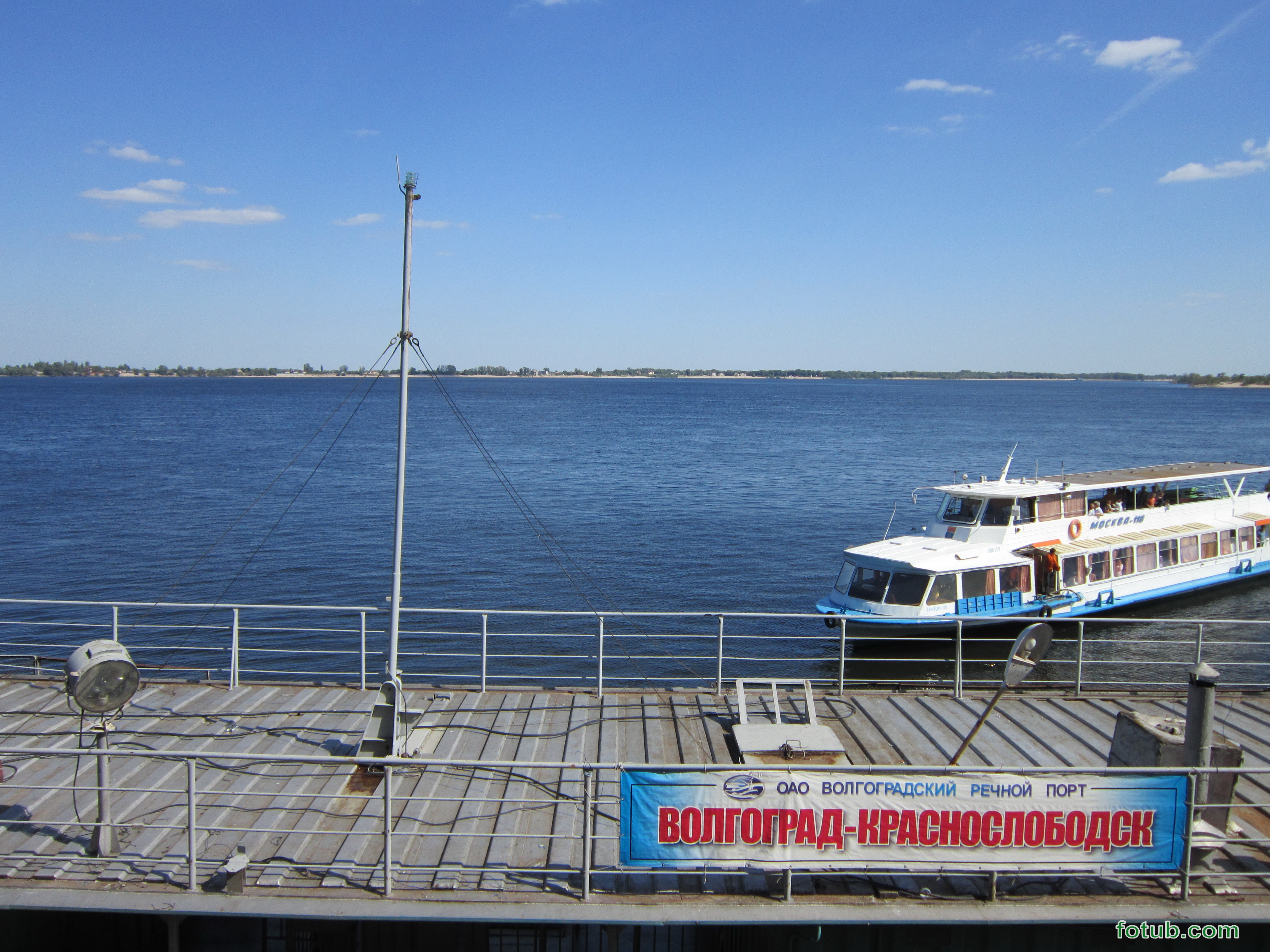 Краснослободск волгоградская. Волга Волгоград Пристань. Краснослободск Волгоград. Красная Слобода Волгоградская область. Пристань Краснослободск Волгоград.