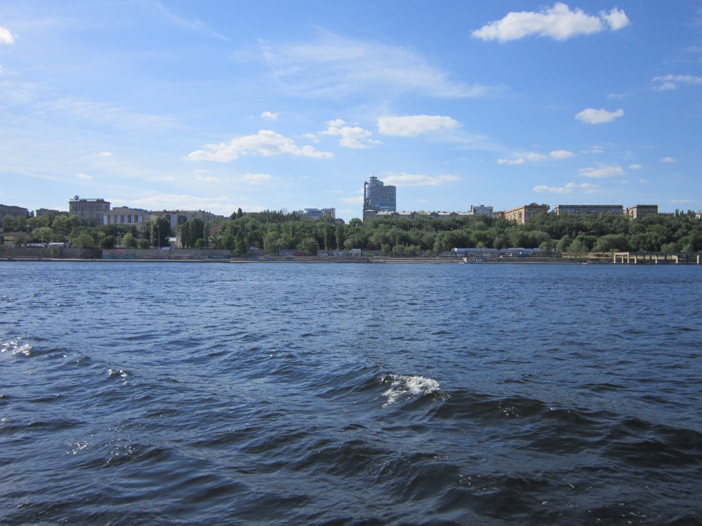 Волгоград Волга тополя. Вода в волге волгоград сегодня
