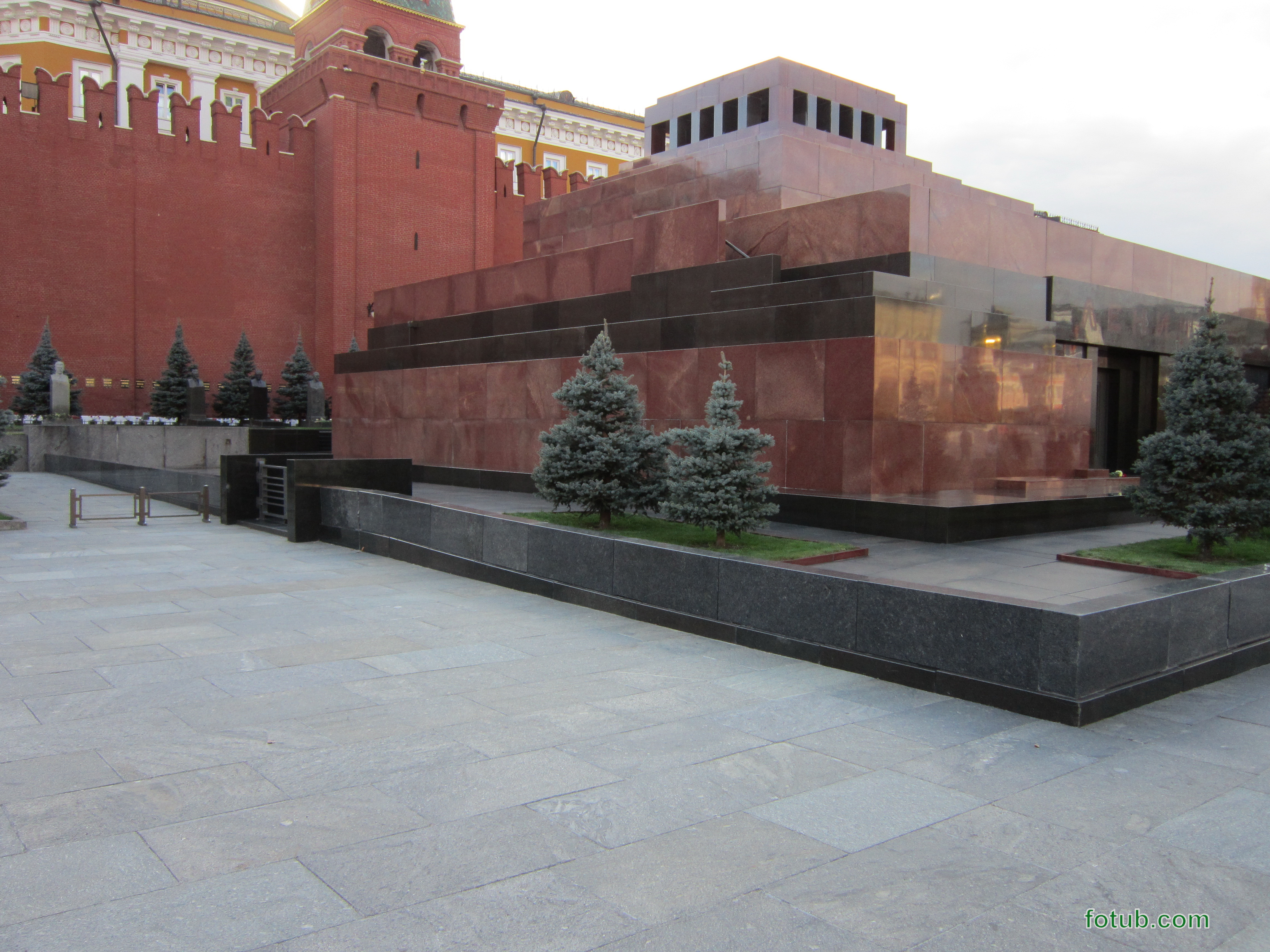 Мавзолей ленина архитектурный стиль. Мавзолей в.и Ленина на красной площади в Москве. Гранитный мавзолей Ленина. Мавзолей Ленина (усыпальница).