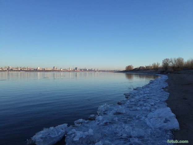 Пляж на берегу волги